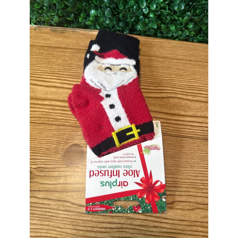 NWT Airplus Aloe Infused Fuzy Christmas Santa Socks Great Womens Gift Size 5-11